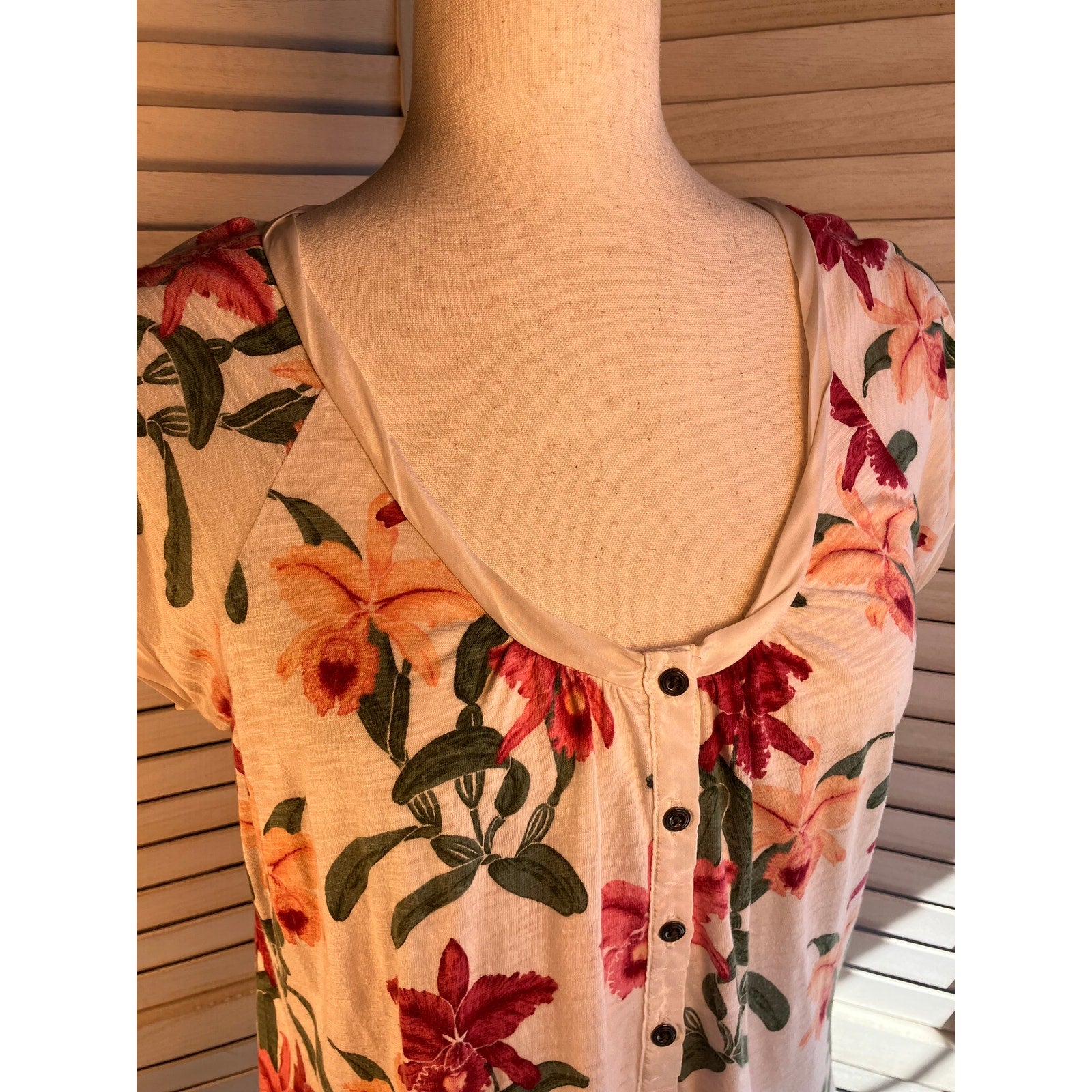Lucky Brand Satin trim T-shirt Size Small