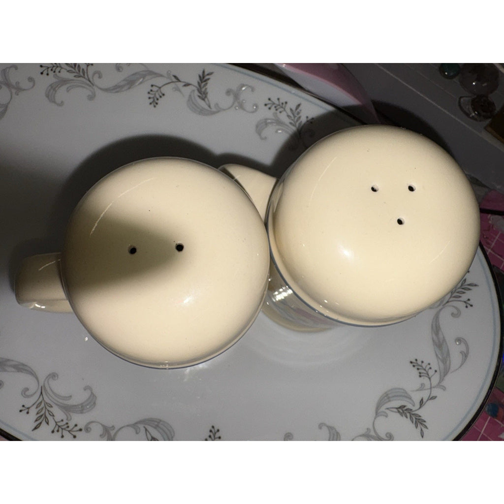 VTG Auntie Em Collection 1986 HMK Floral Ceramic Salt & Pepper Shakers Set of 2