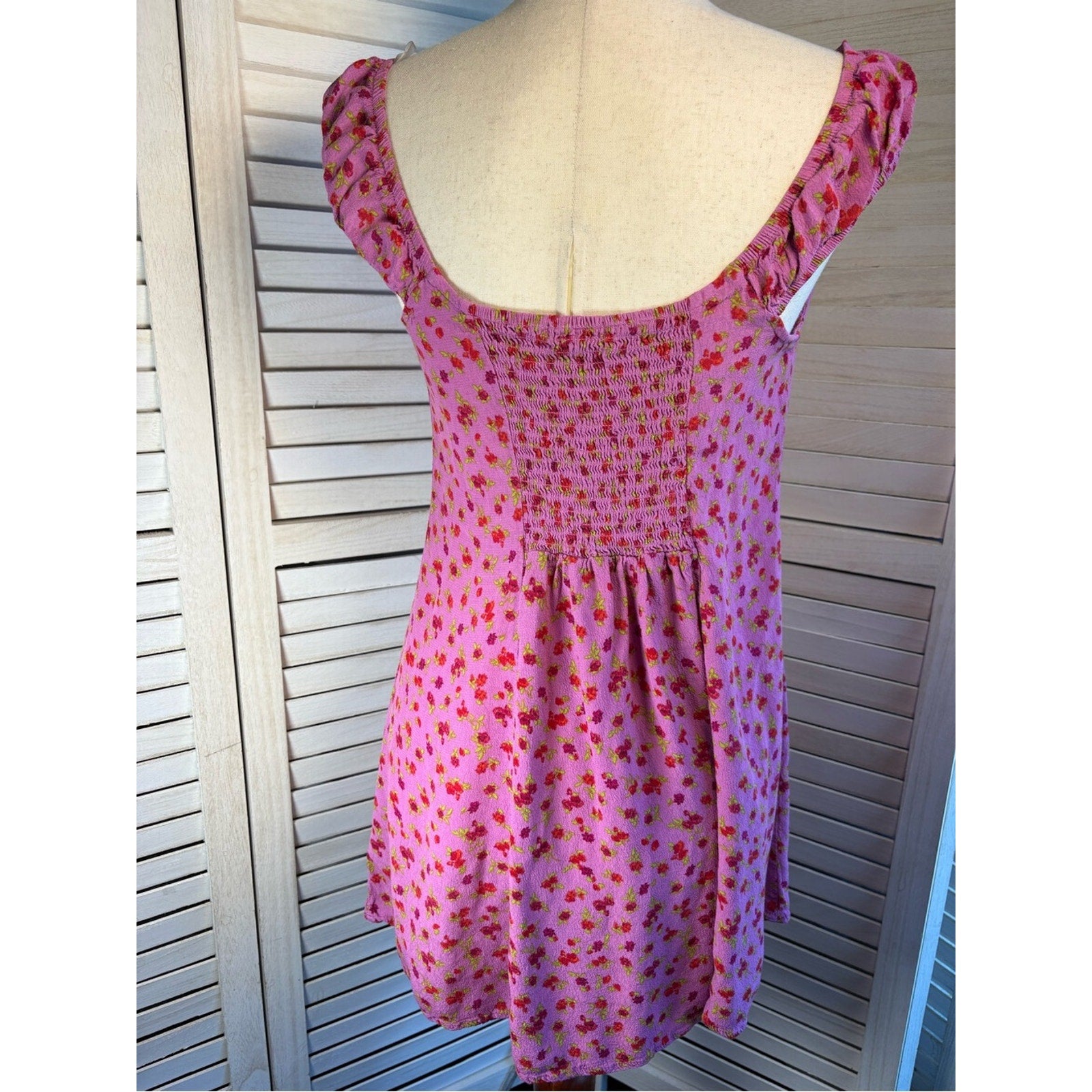 Wild Fable Lavender Pink Floral Smocked Top Size M