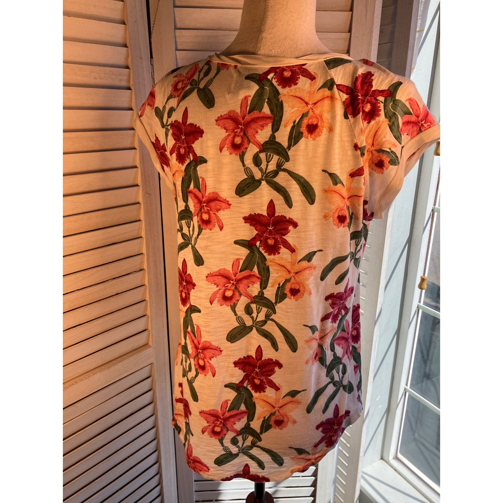 Lucky Brand Satin trim T-shirt Size Small
