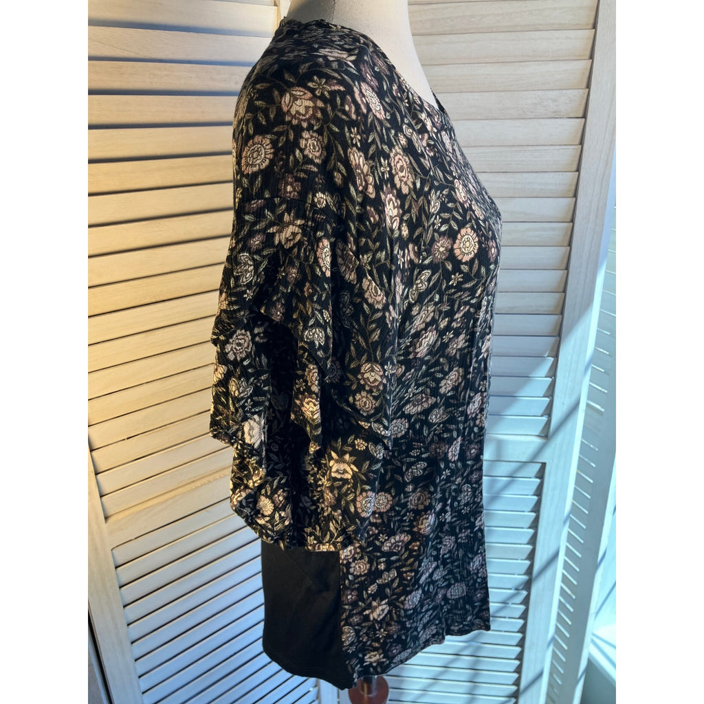 Maurices Floral and black 3/4 length sleeve top