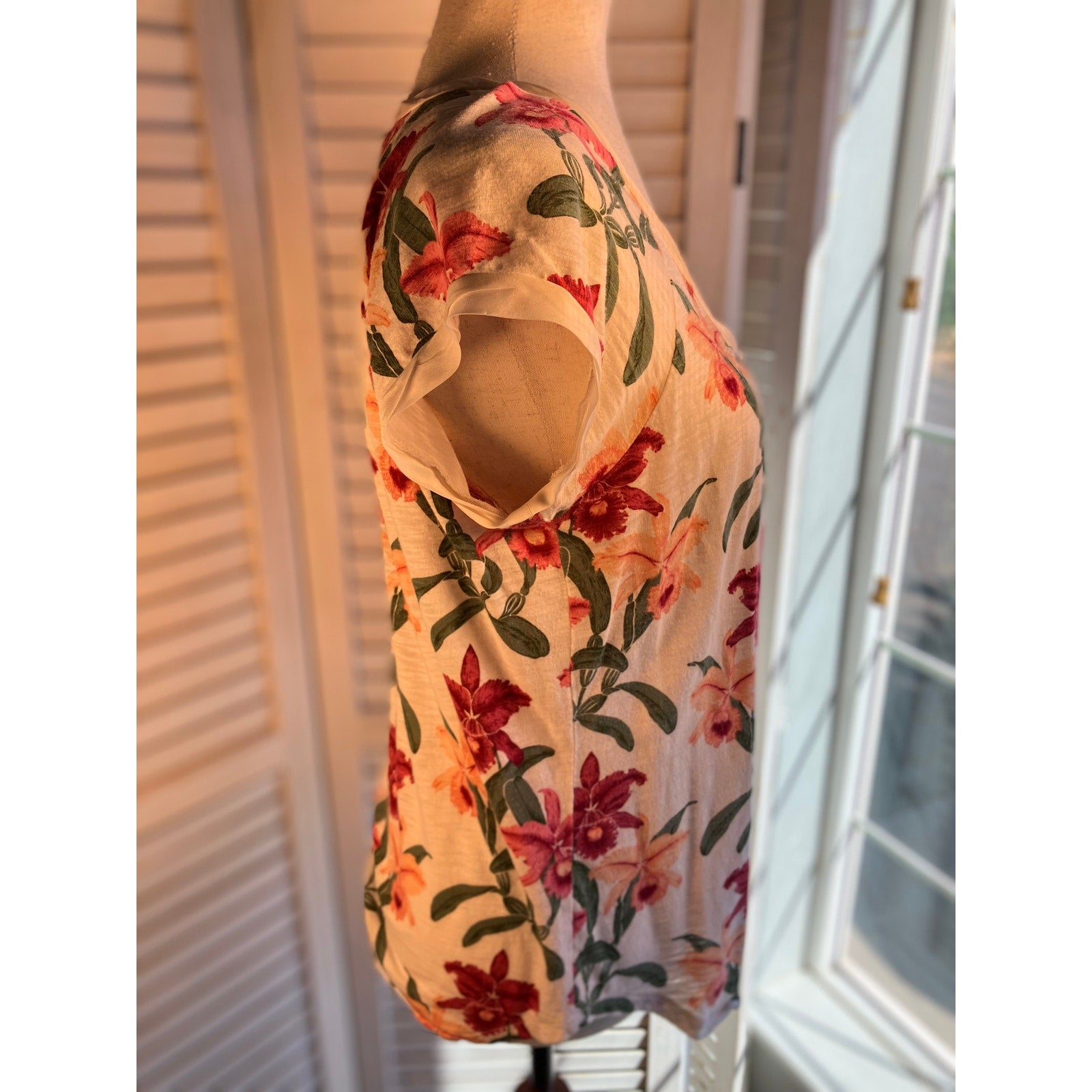 Lucky Brand Satin trim T-shirt Size Small