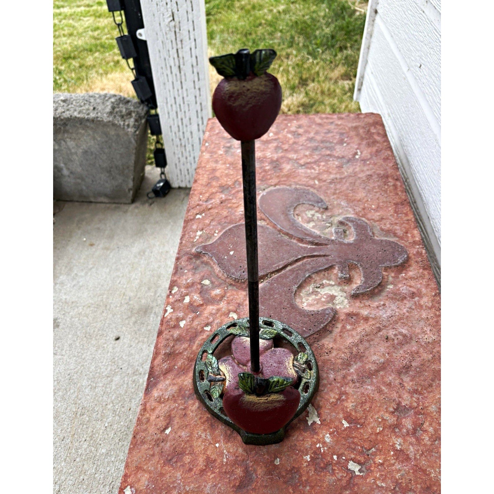 Vintage Apple Metal Paper Towel Holder Countertop Kitchen Roll Stand Cast Iron