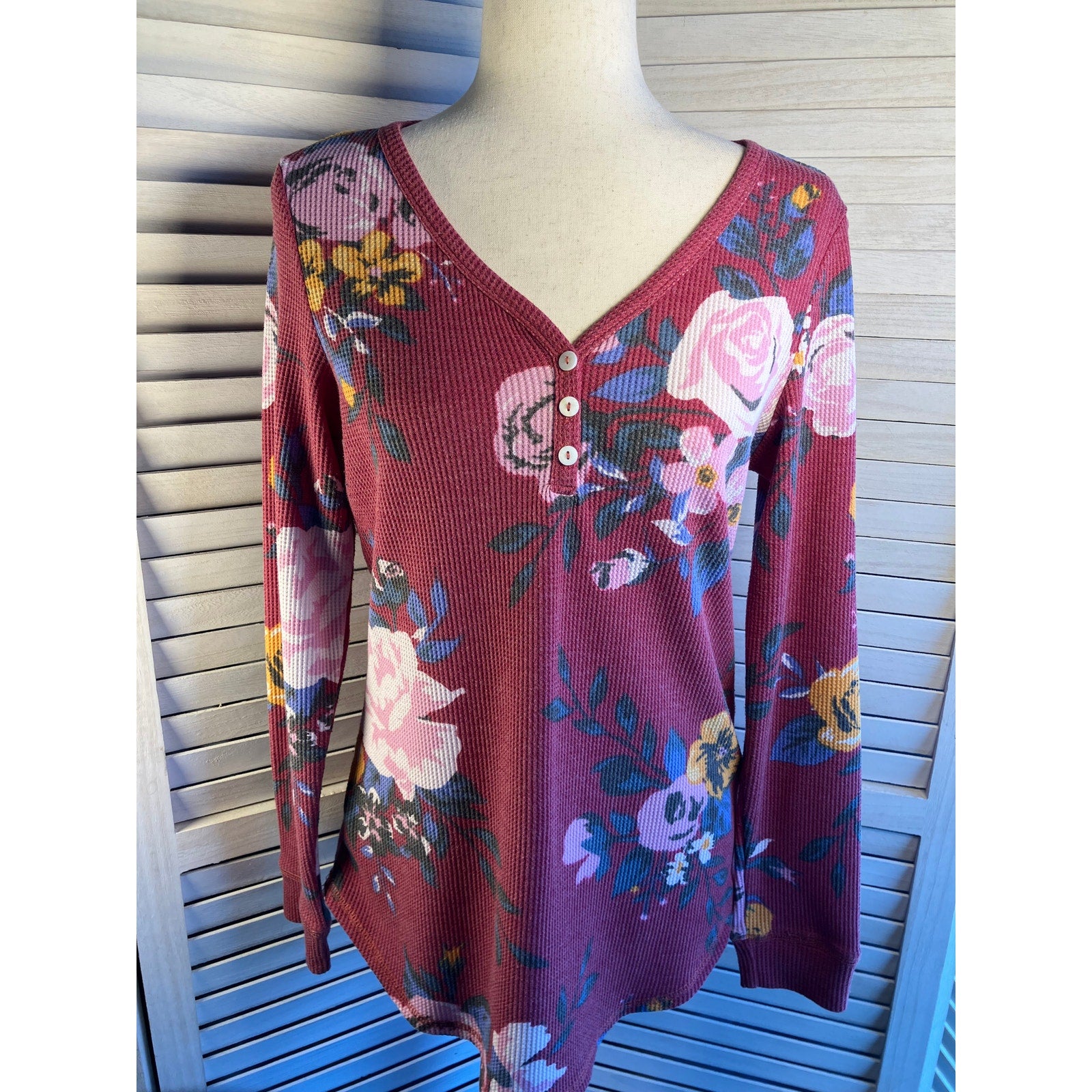 LulaRoe Floral and lemon Waffle Henley Size S