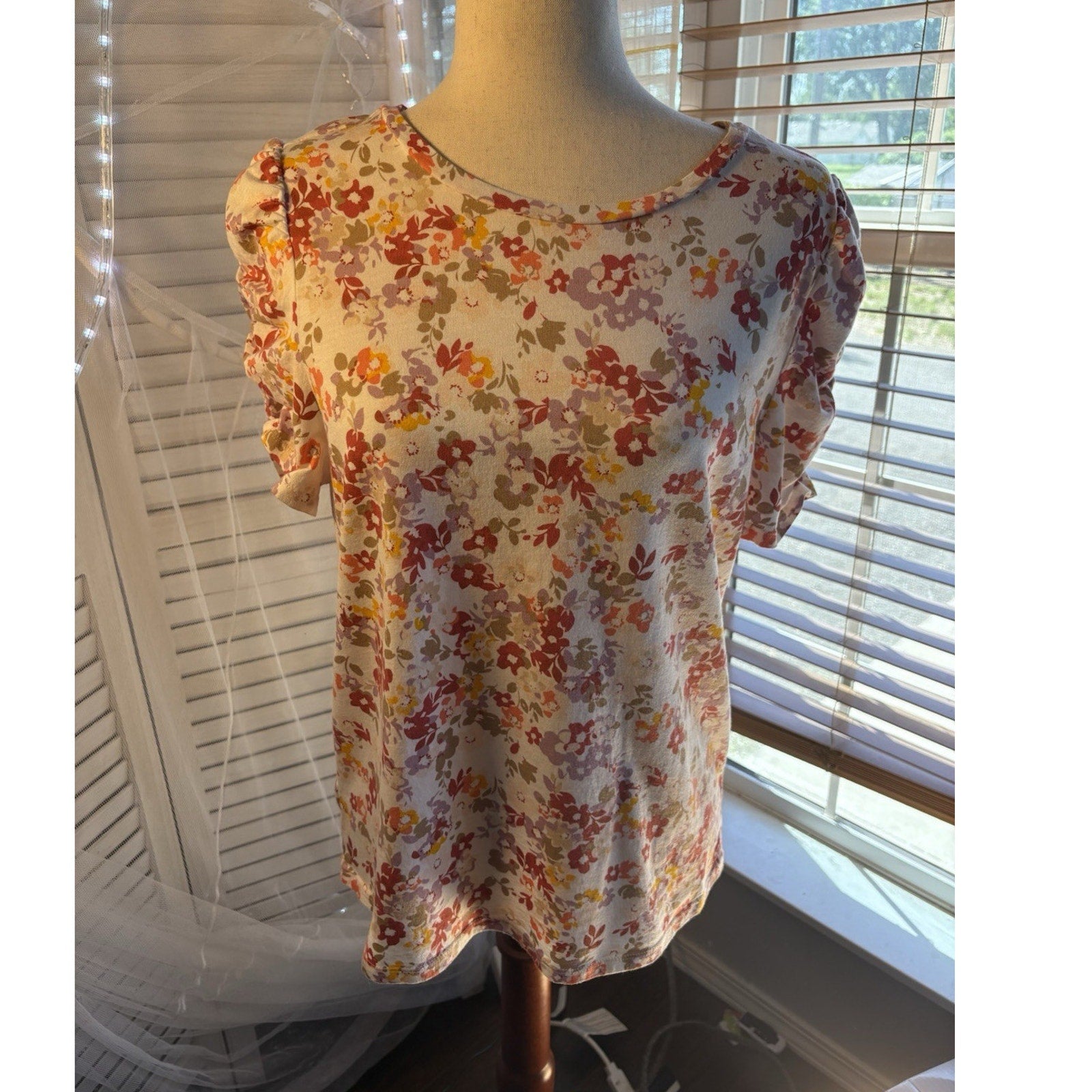 LOFT Floral Knit Blouse Round Neck Puff Short Sleeve Ruffle Multicolor M