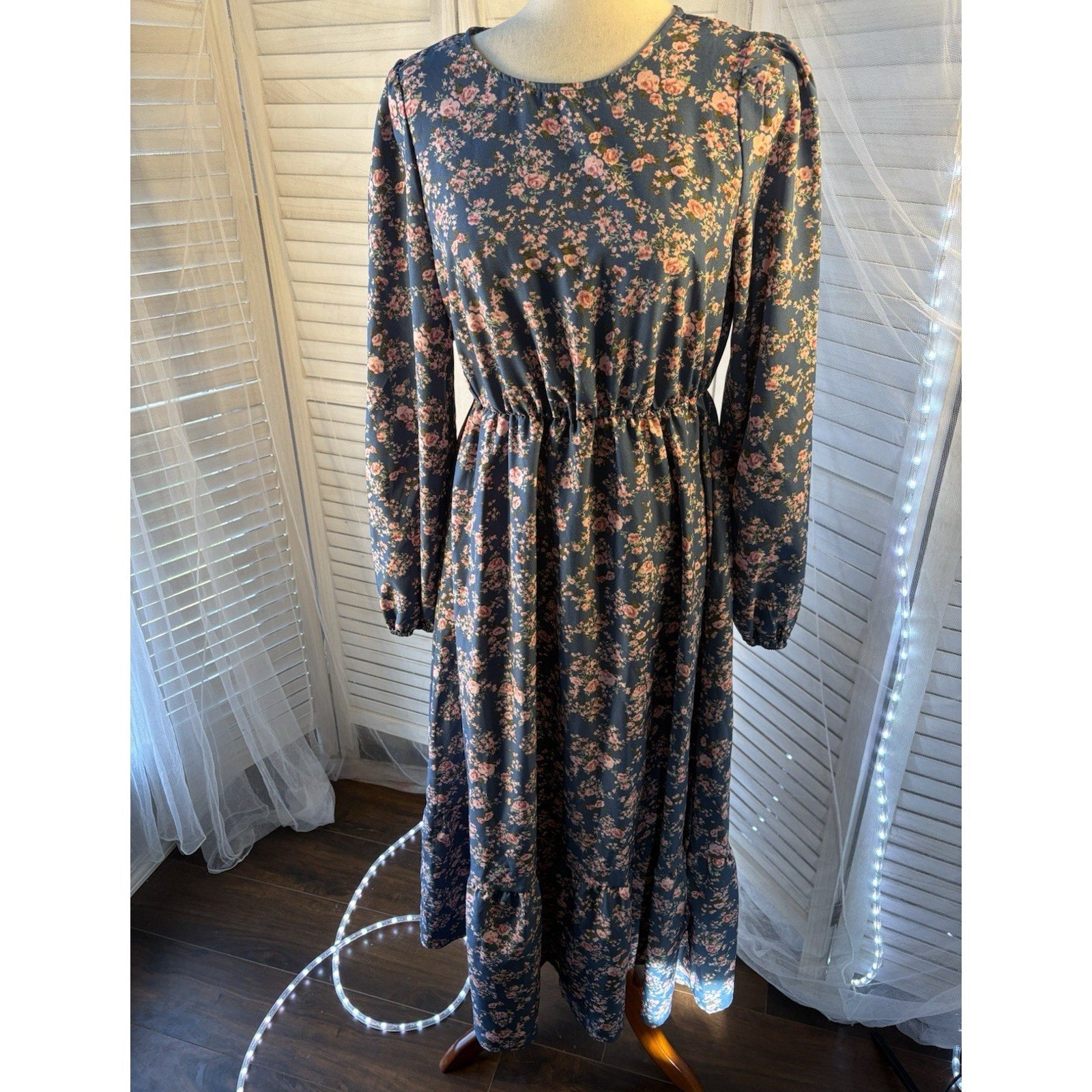 Women’s M Blue Pink Floral Woven Midi Dress Long Sleeve Round Neck Elastic