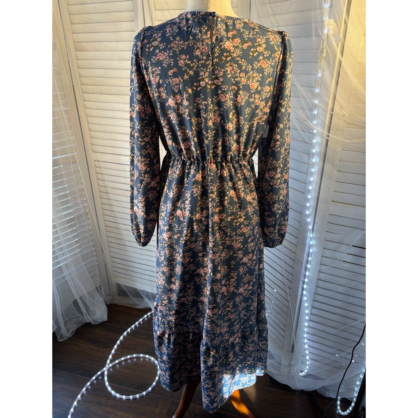 Women’s M Blue Pink Floral Woven Midi Dress Long Sleeve Round Neck Elastic