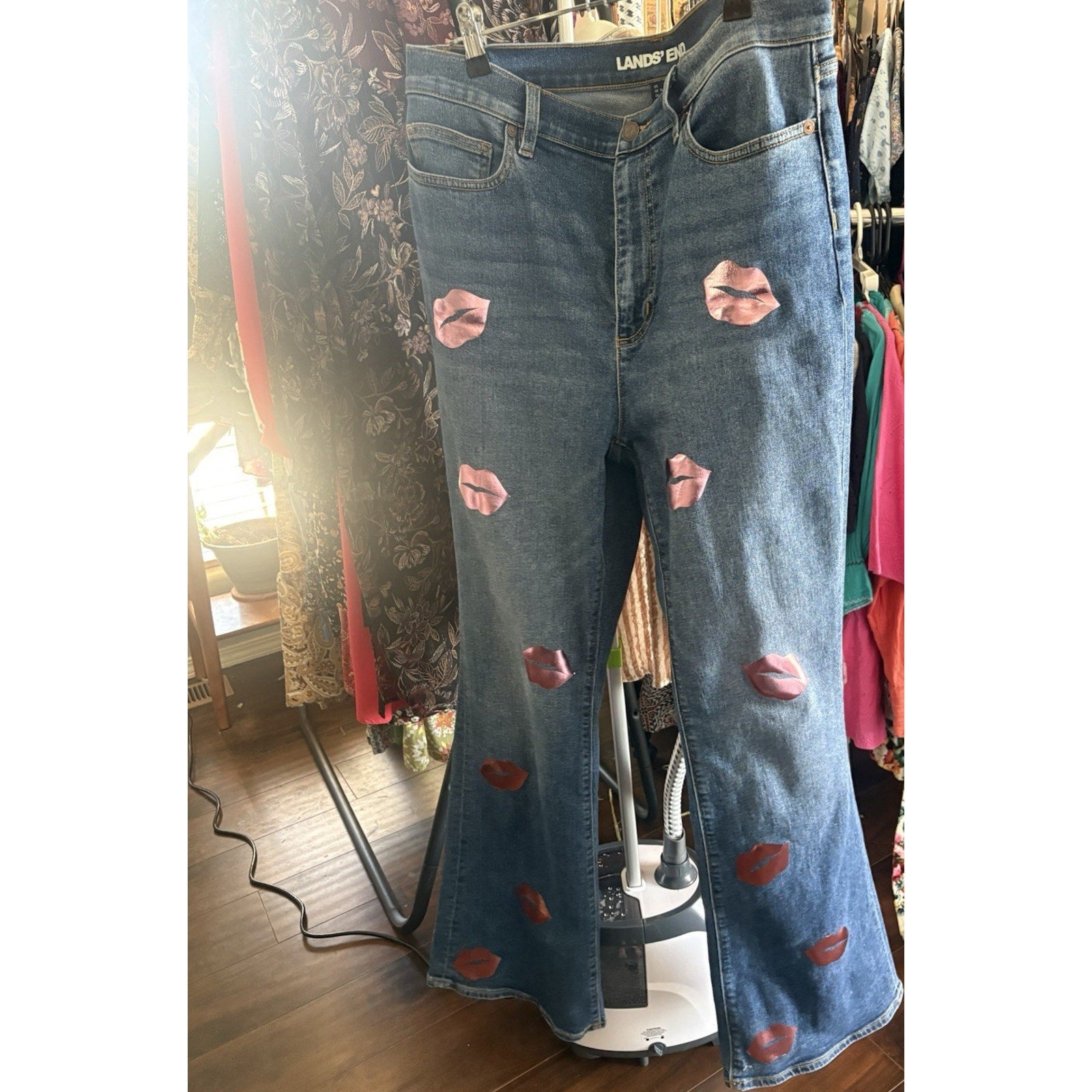 Lands' End Women's Tall Medium Wash Flared Blue Denim Jeans Lips Print &Pockets