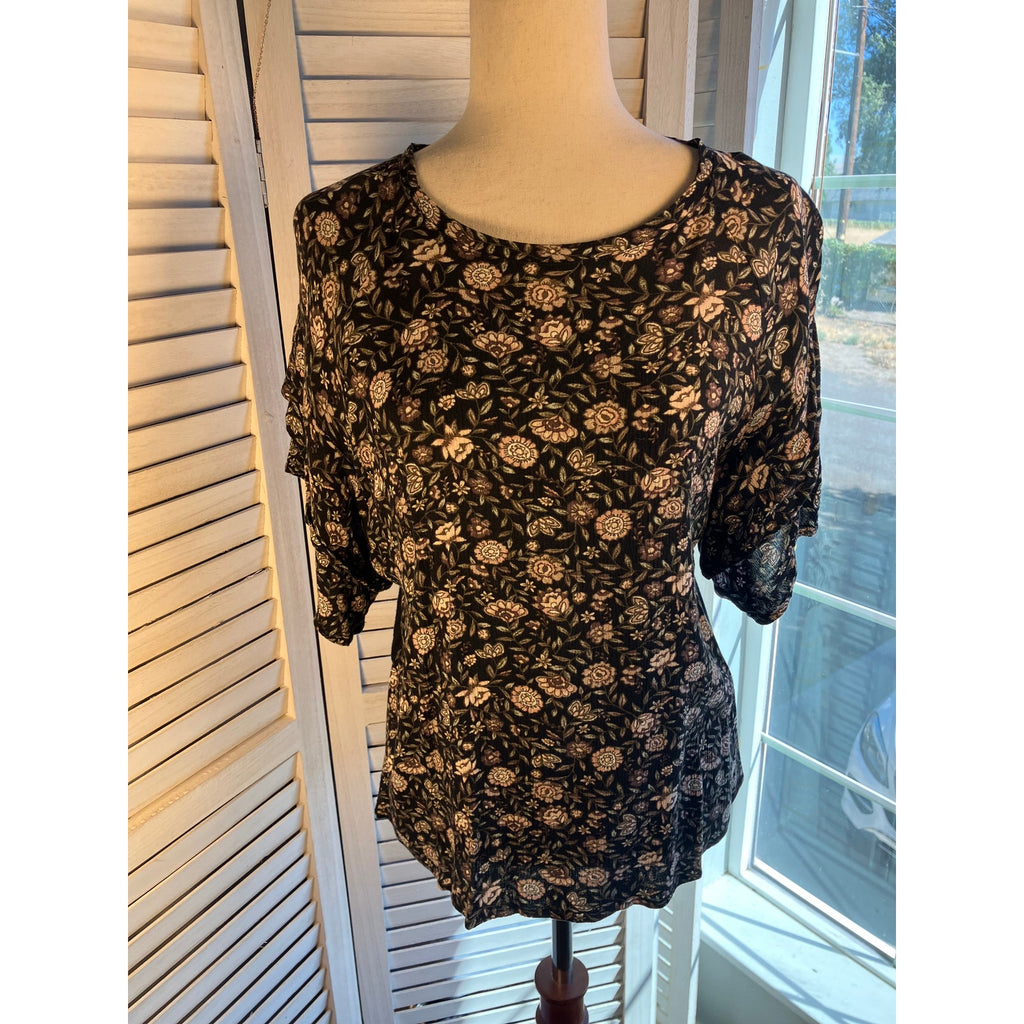 Maurices Floral and black 3/4 length sleeve top
