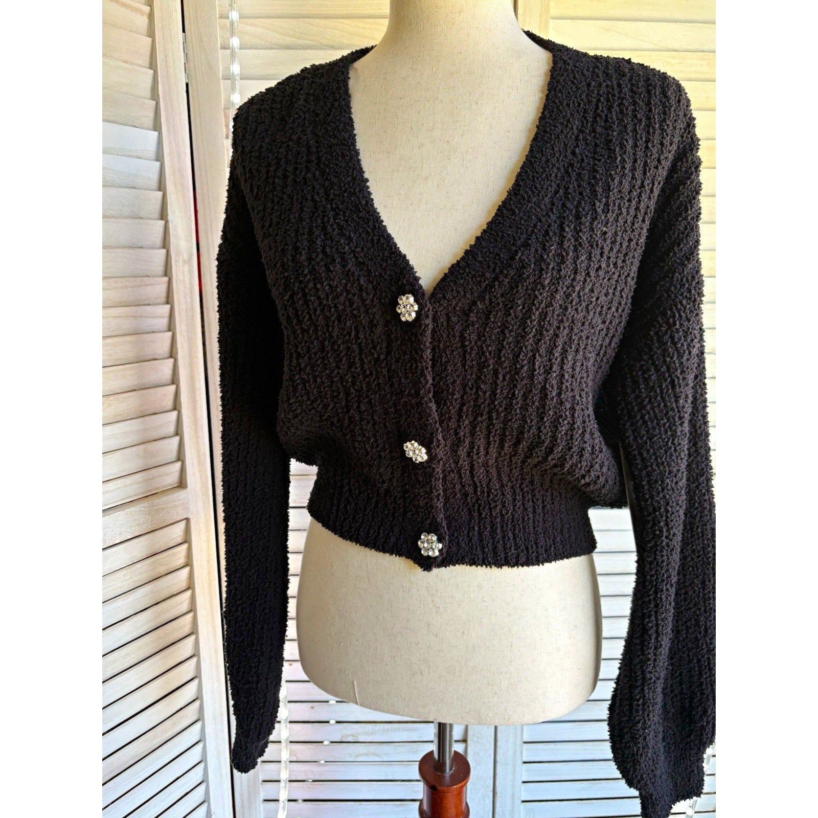 Willow Moon Black Solid Knit V-Neck Button Front Long Sleeve Cardigan Sweater M