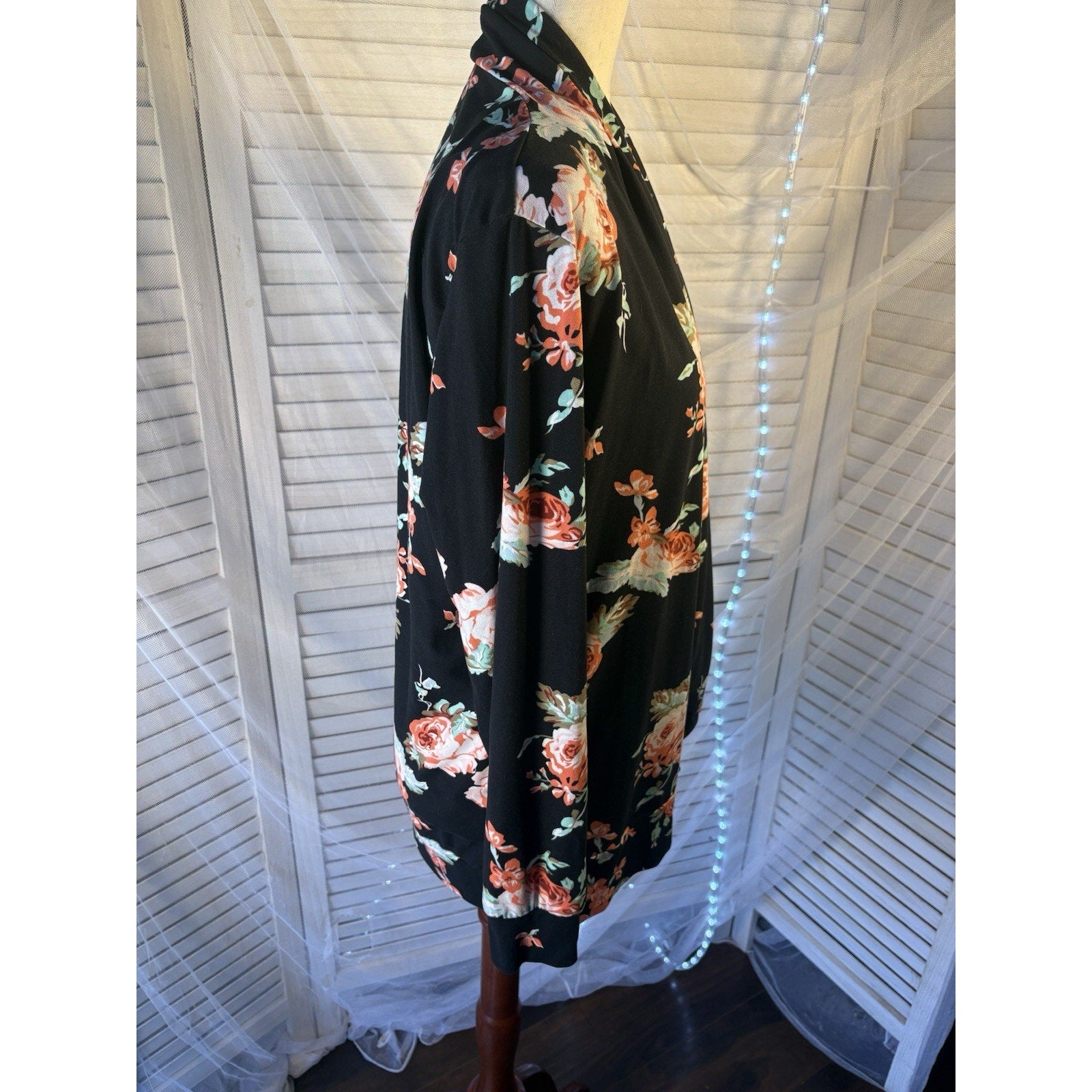 Women’s L Black/Multicolor Floral Open Front Kimono Jacket Long Sleeve