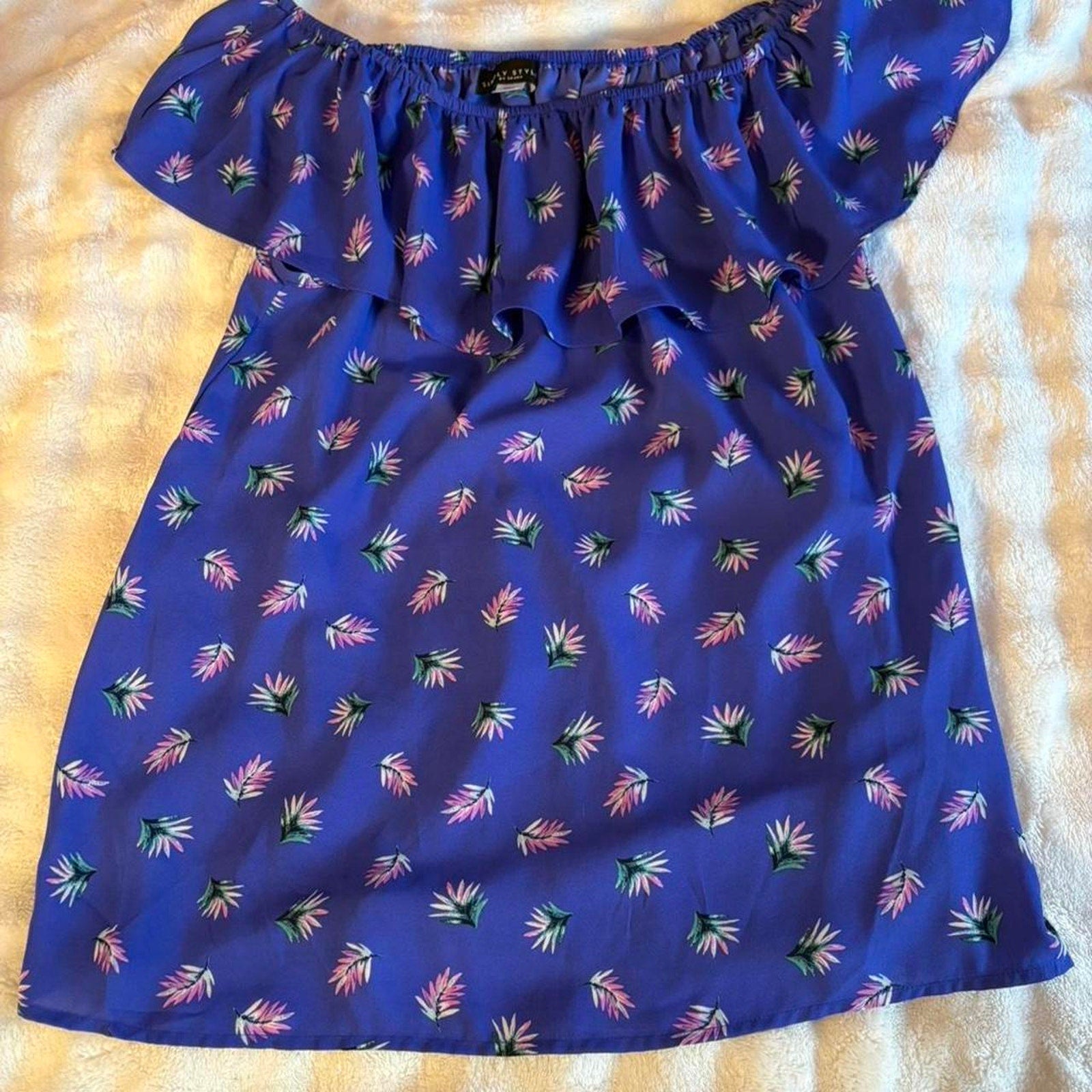 Blue floral off the shoulder top with ruffle detail. Size: L