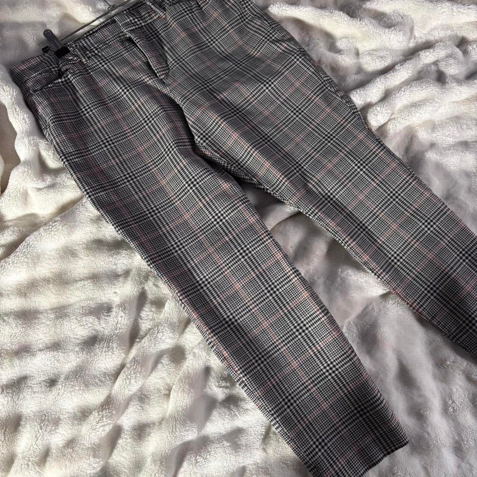 Old Navy grey & pink plaid houndstooth pixie pants