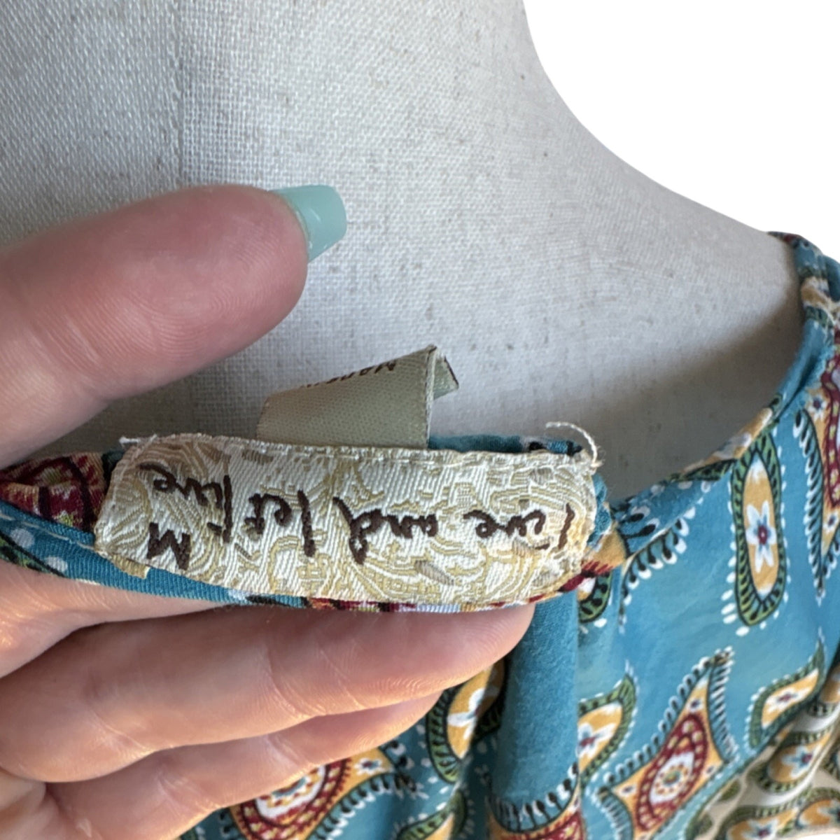 One World Live And Let Live Blue Paisley Embroidered Tunic Blouse Rayon M