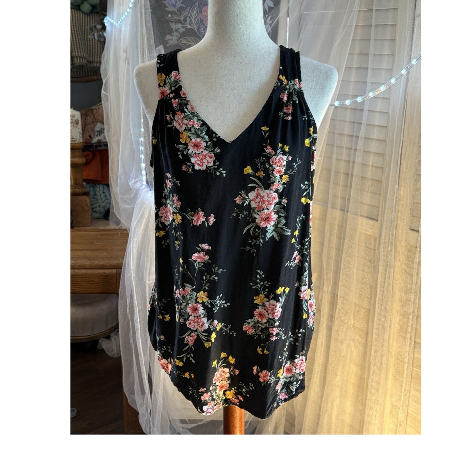 Old Navy Sleeveless Floral V-Neck Tank Top Black Pink Yellow Green M Tall