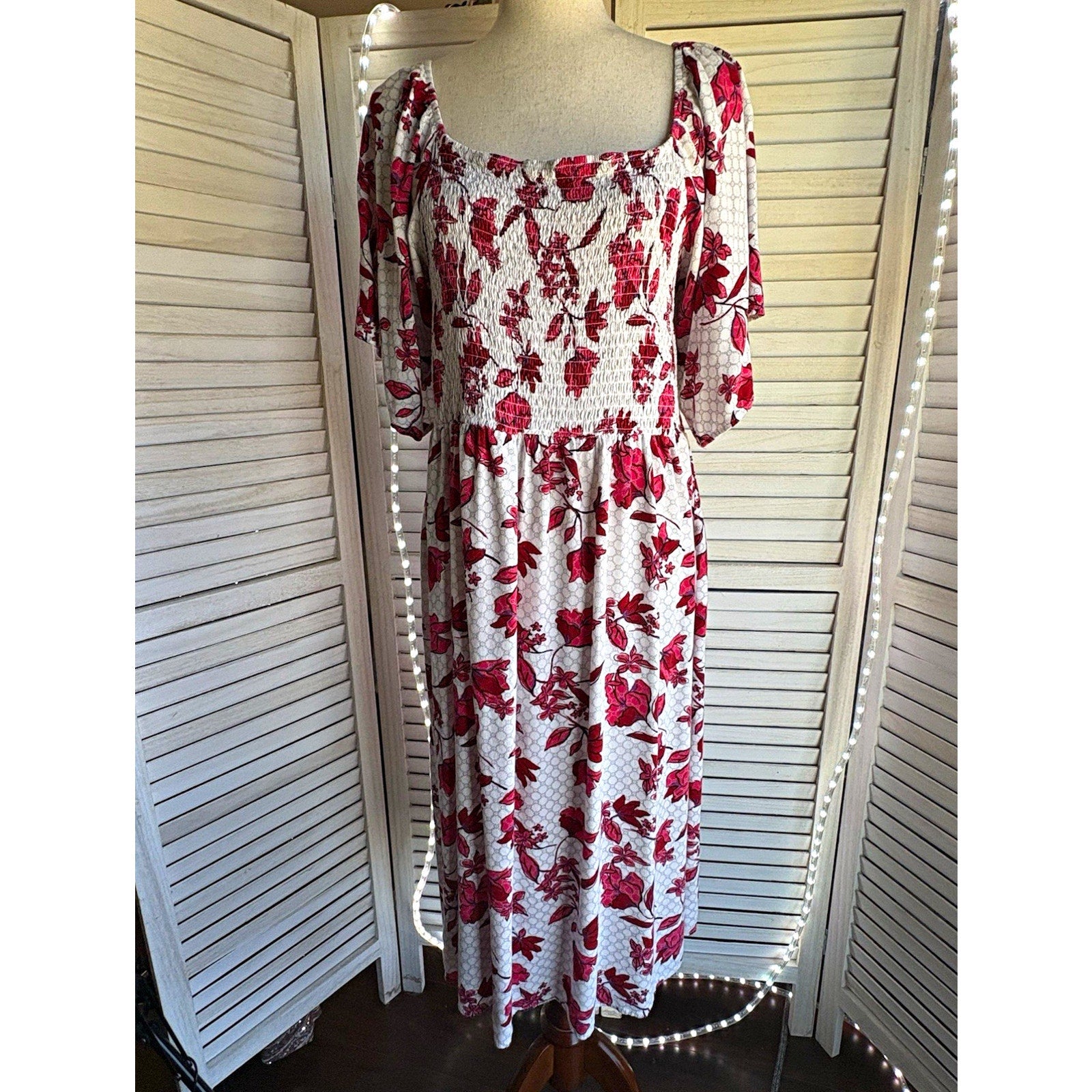 Studio by Bobeau Women’s XL White Red Floral Smocked Square Neck Midi Rayon