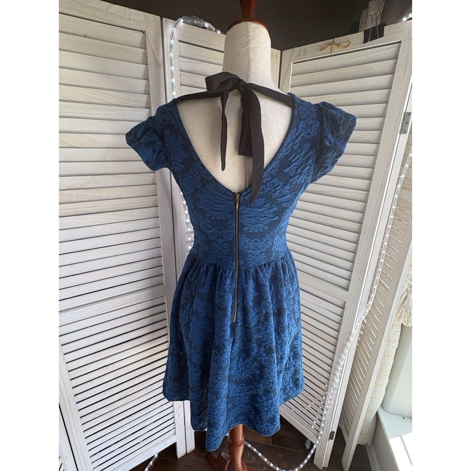 Xhilaration Women’s XS Blue Black Floral Lace Fit & Flare Scoop Open Back Zip