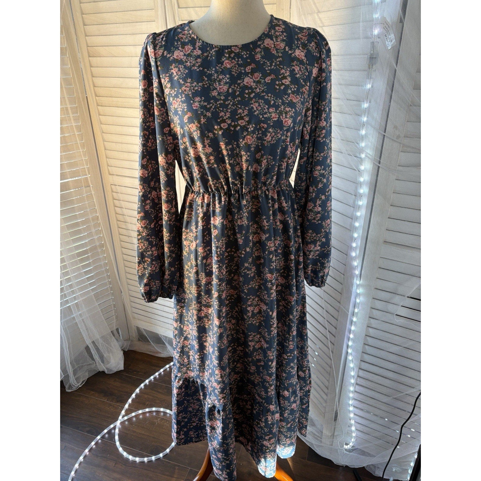 Women’s M Blue Pink Floral Woven Midi Dress Long Sleeve Round Neck Elastic